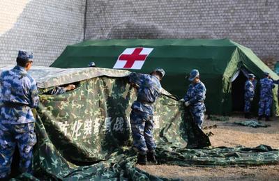 野外驻训 看防化兵们的必备技能