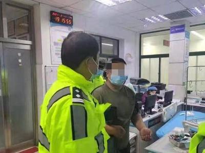 胆儿够大！男子一斤白酒下肚，竟还醉酒上路接朋友