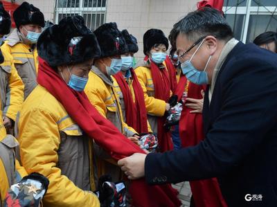 市南区一线环卫工人留在岛城过大年 ，共待春暖花开