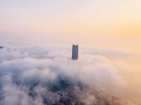 青岛现平流雾奇观，云蒸霞蔚宛如仙境！