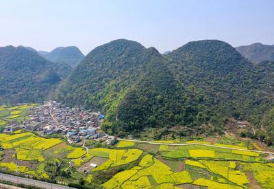 贵州省中部地区山清水秀，春光明媚