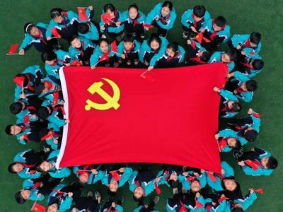 党中央将在今年首次颁发“光荣在党50年”纪念章