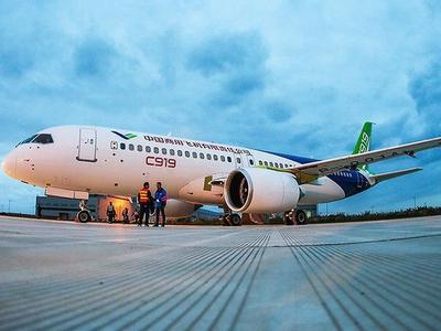 C919客机全球首单正式落地！年内交付首架，将投入上海至北京、青岛等航线