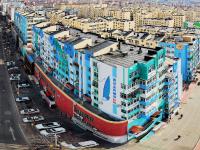 五彩涂鸦画上墙，青岛老楼春日换“新衣”