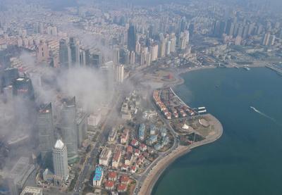 500米瞰去，青岛前海秒变“天空之城”
