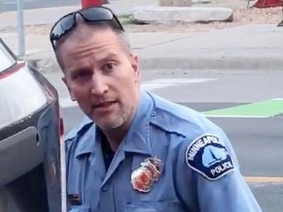 美国弗洛伊德案涉事警察肖万的三级谋杀指控被正式恢复
