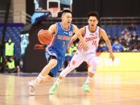 6000余名球迷现场观赛，这一夜青岛很燃