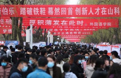 高校招聘掀起“二维码”热，微信求职成潮流