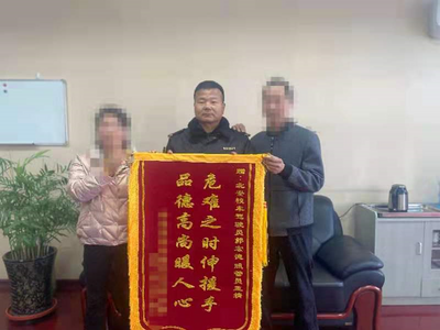 老人摔倒帮不帮？助人为乐是美德，校车驾驶员郭宏德用实际行动“扶”人心
