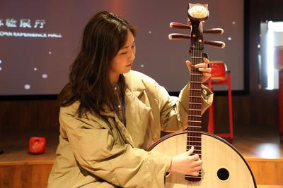 见证青岛：在即墨古城，记者和大V体验的古代乐器叫什么？