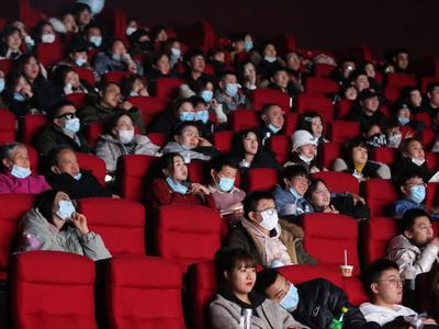 文旅部：疫情低风险地区对剧院、上网场所等人数比例不再统一限制