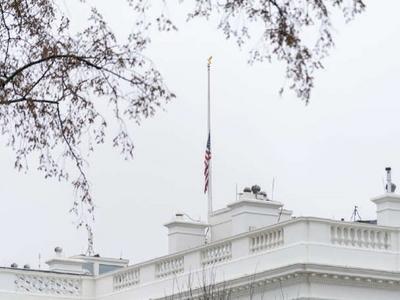 连环枪击案致6名亚裔死亡，拜登下令全美降半旗致哀