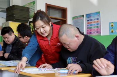送服务送知识，“电力蓝”走进特殊教育学校，用志愿行动架起关爱连心桥