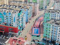 五彩涂鸦画上墙，青岛老楼春日换“新衣”