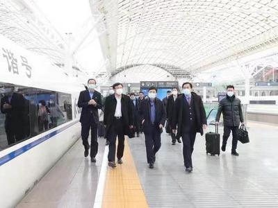 住青全国人大代表政协委员赴京出席全国两会