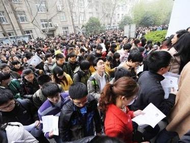 20余省份举行公务员招录考试，招录更重基层一线和高校毕业生