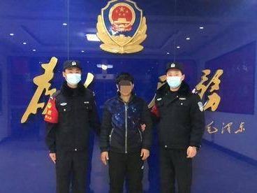 男子深夜挨个“拉车门” ，民警碰到“老熟人”！