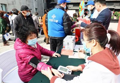 市南区举行“点亮志愿星火”学雷锋志愿服务主题活动 
