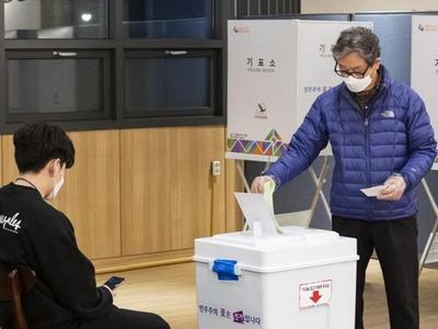 韩国最大在野党候选人以高支持率当选首尔市长和釜山市长