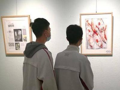 想考美术班？来看看去年满分卷！青岛十七中学生美术习作展启幕