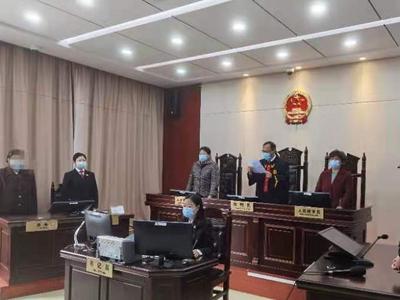 单亲妈妈望女成才，屡次家暴烫伤女儿，法院撤销其监护资格