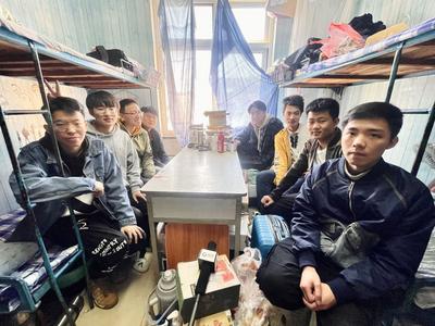 牛！励志学霸宿舍8名男生均考入理想大学