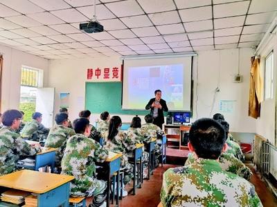 逆袭叩开北大“学门”的小保安，27年后怎样了