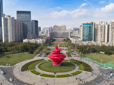 作为山东首个国家低碳试点城市，青岛如何率先实现“碳达峰、碳中和”？