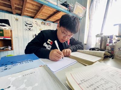 牛！励志学霸宿舍8名男生均考入理想大学