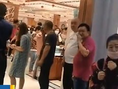 导游称“孩子没死就得进去购物”，云南西双版纳文旅局回应