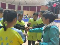 过五关斩六将，青岛唐山路小学排球队在这场赛事上摘得女子冠军！