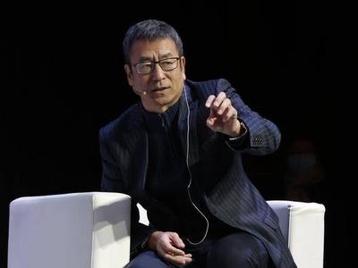 高仿“白岩松”在社交平台收割流量带货？本人出手打假！