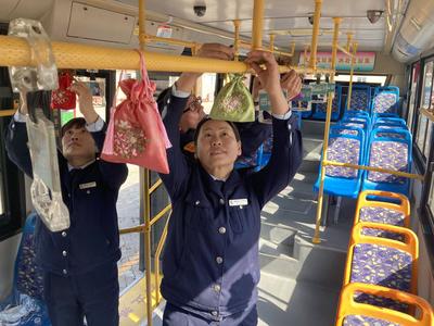 你了解“谷雨”节气吗？青岛公交民俗车厢圈出“知识点”