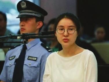 郭美美涉嫌销售有毒、有害食品罪，被上海铁路运输检察院批捕