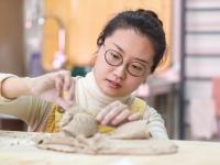 走进青岛陶艺家王丽南：将“黄蓝色”的家乡印记融入艺术创作