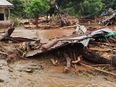 印尼东努沙登加拉省山体滑坡死亡人数上升至128人