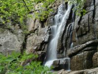 “九水画廊”名不虚传，瀑布如丝宛若仙境