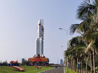 中国空间站天和核心舱器箭组合体转运至发射区