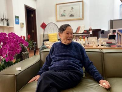 99岁杨振宁寄语青年学子：要清楚方向、选对方向