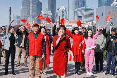 五月风下忆党史 ——庆祝建党100周年主题快闪活动举行