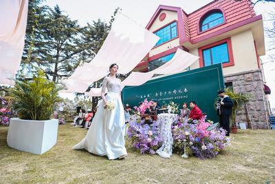 “庭院婚礼”长啥样？实拍太平角户外婚纱秀