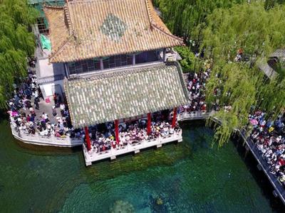 近七成受访者表示今年“五一”会陪父母出游，你呢？