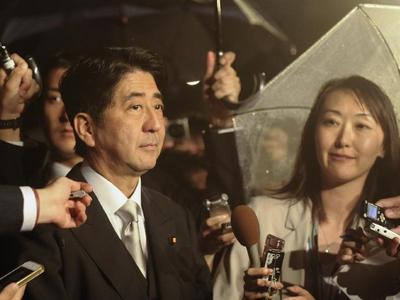 日本前首相安倍晋三赴靖国神社“拜鬼”，首相菅义伟将供奉供品