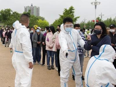 此轮疫情多名感染者都有一个共同点：不打疫苗如同在新冠面前“裸奔”