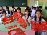 儿童节该咋过？小嫚儿剪纸迎“六一”