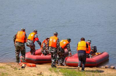 今年气候年景偏差，防汛形势严峻！大沽河畔上演防洪抢险实战演练