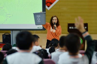 垃圾分类知识进校园，争当环保“小卫士”