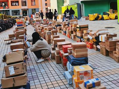 五一假期全国揽投快递包裹近26亿件，农产品网络销售继续保持快速增长态势