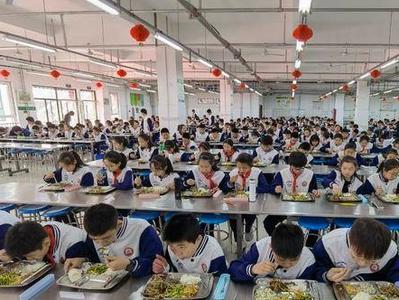 国务院食品安全办等三部门联合约谈：提醒加强校园食品安全