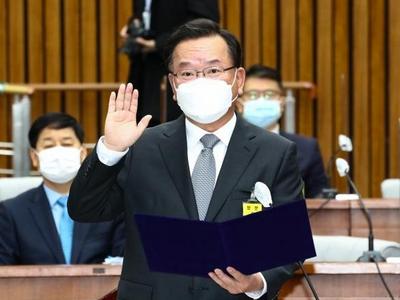 韩国国会批准任命金富谦为新任总理